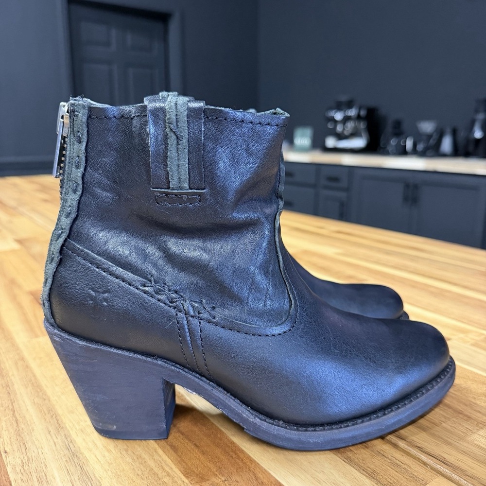 Frye Leslie Artisan Short Black Leather Ankle Bootie Back Zip Women's Size 7.5